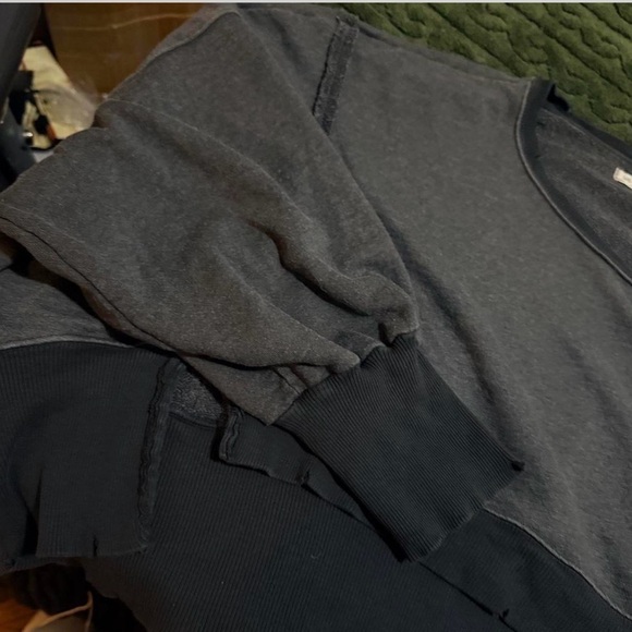 NO LONGER AVAILABLE We The Free Oversized Gray Top Size L Like New - Picture 3 of 3